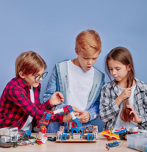 Kids Building Robots