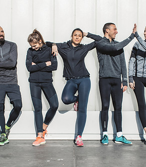 Gruppenfitness-Pose