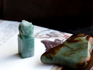 訂正印を押している写真