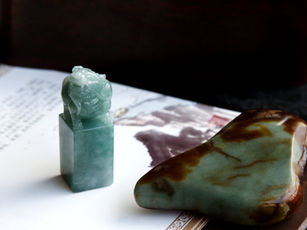 訂正印を押している写真