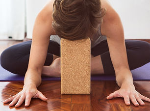 Yoga-Pose mit Block