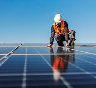 Installieren von Solarmodulen
