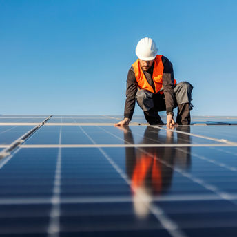 Installieren von Solarmodulen