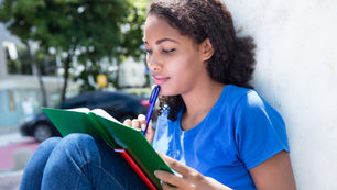 Por que o ensino médio é mais do que uma preparação para o vestibular? 