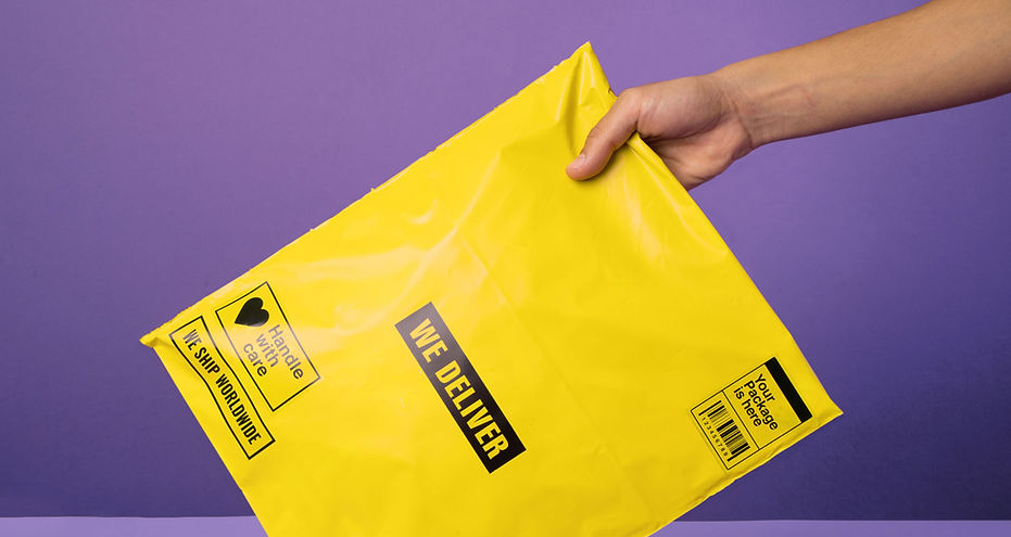 黄色の配送用封筒