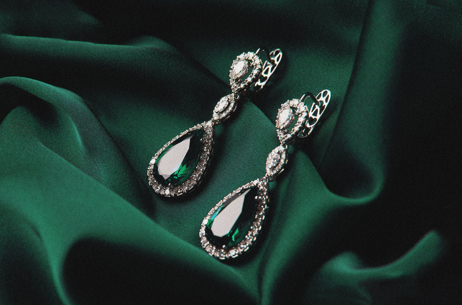 Platinum Earrings with Emeralds