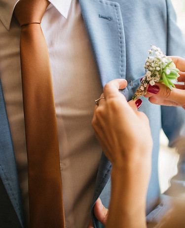 Wedding boutonniere adjustment