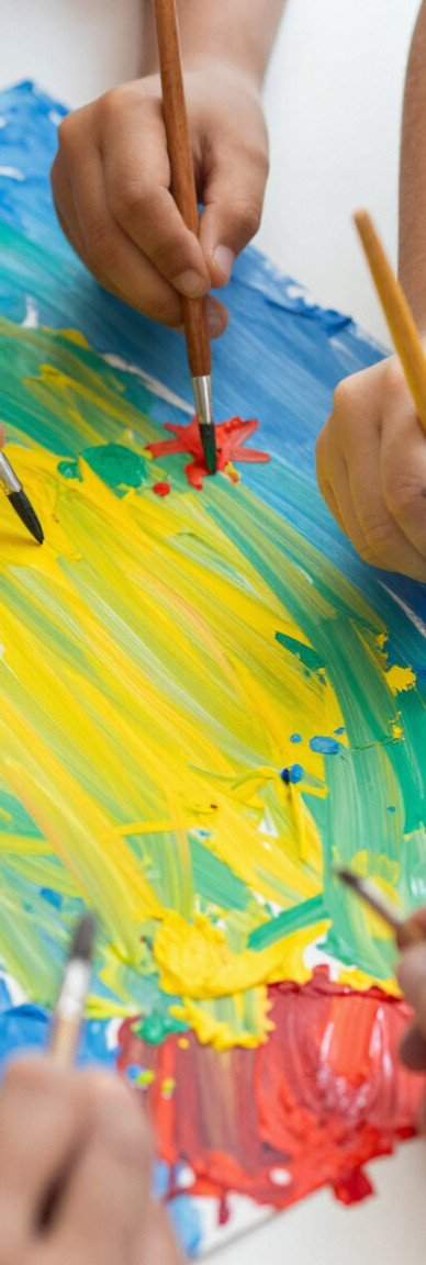 Atividade de pintura em grupo