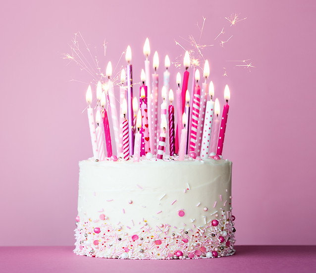 Gâteau d'anniversaire avec bougies