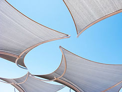 Auvents solaires modernes