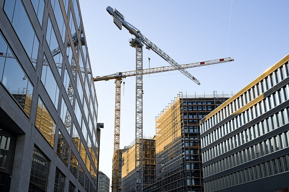 Grúas con edificios