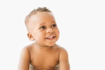 Un bébé qui sourit