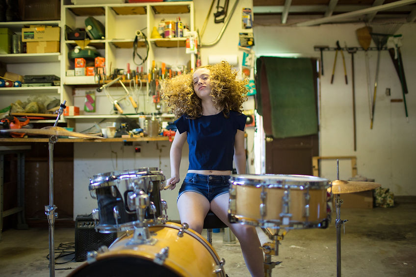 Drummer in Garage