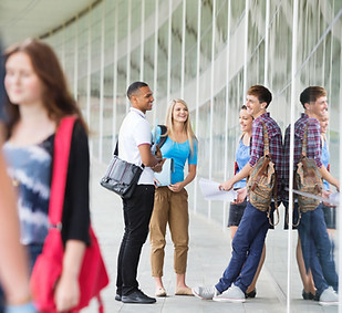 Estudiantes charlando