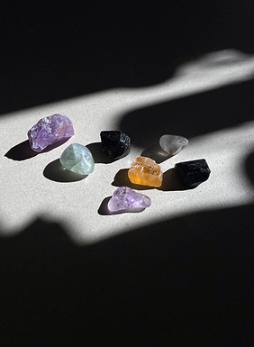 Cristal coloré et pierres préciseuses