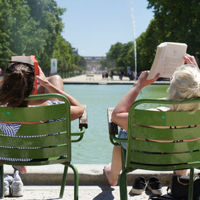Beneath the Book Clubbers, it’s time to choose our final beach read of the season.