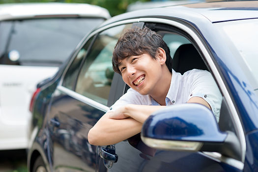 ドライブする男性