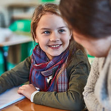Mädchen und Lehrerin