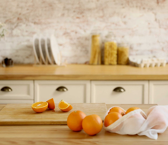 Oranges sur le comptoir de la cuisine