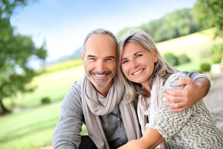 Pareja sonriendo