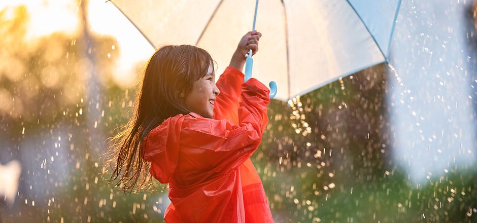 fille avec parapluie