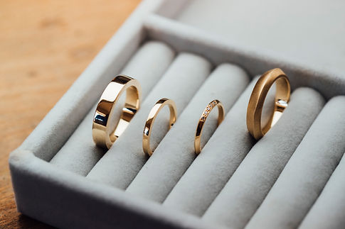 Colección de anillos de oro