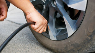 Qual o melhor horário do dia para calibrar os pneus?