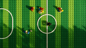 Iedereen kijkt naar deze LEGO-reclame met Messi en Ronaldo, maar beleggers zien iets veel groters