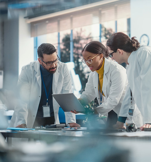 Scienziati che collaborano