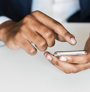 Au téléphone