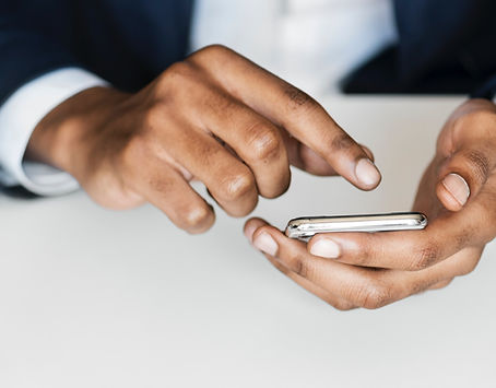 Au téléphone