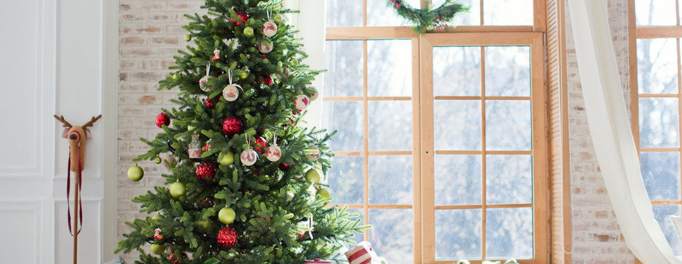 DECORATED CHRISTMAS TREE