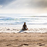 Meditando sulla spiaggia