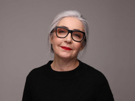 Mulher Idosa com Óculos