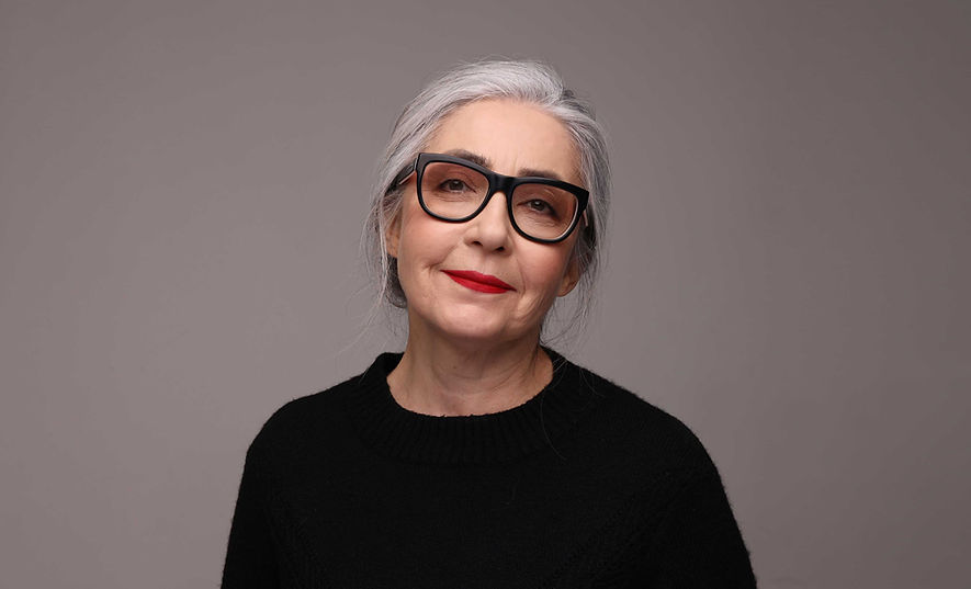 Mulher idosa sorridente