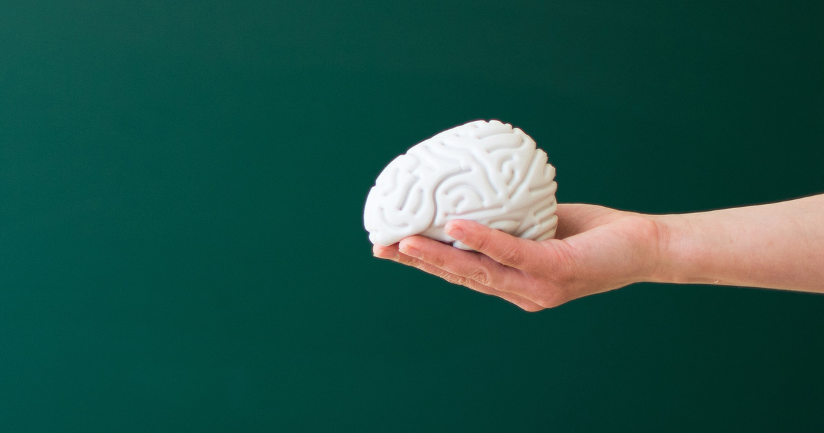 A person reflecting calmly while visualising the connection between the brain, nervous system and body in the experience of persistent pain.
