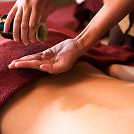 Entspannende Massagebehandlung