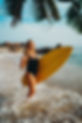 Surfista disfrutando de la playa