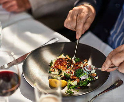 Scène de dîner élégante