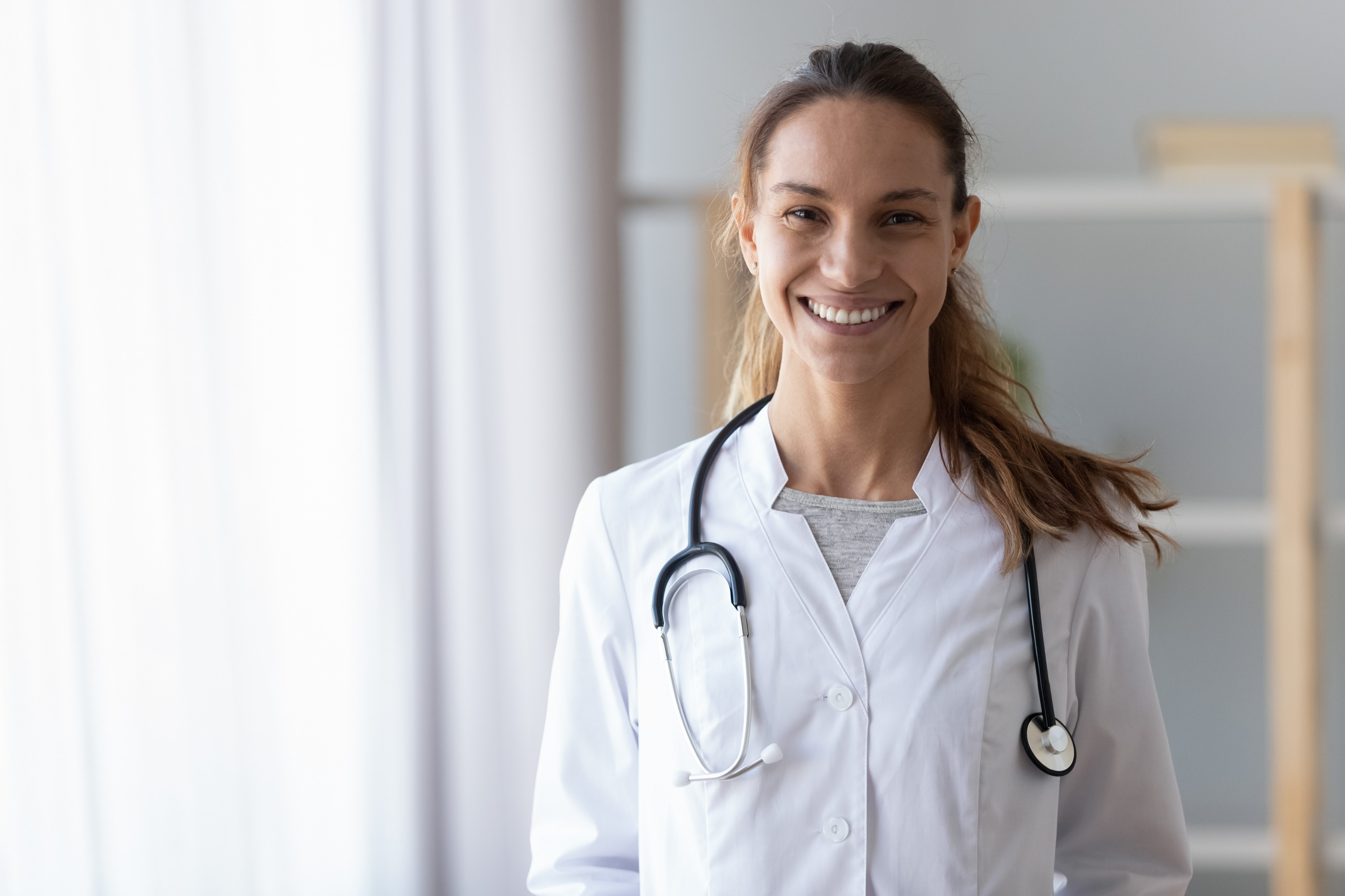 Médica sorridente