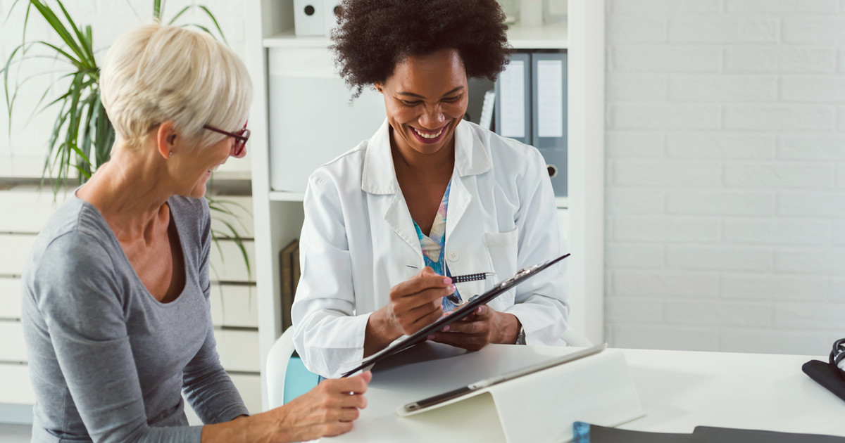 A person reviewing their medicines and setting goals with a healthcare professional to develop a personalised medication management plan.