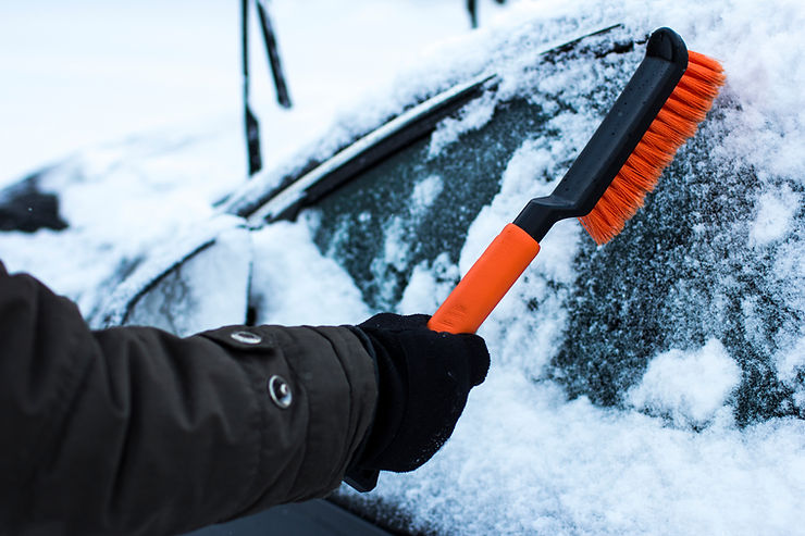 enlever la neige et glace de la voiture
