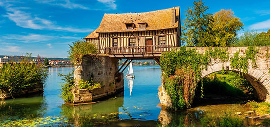 Haus auf einer Brücke