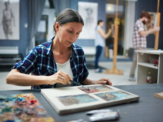 Aprender Desenho e Pintura na Vida Adulta: Educação Criativa que Vai Muito Além do Hobby