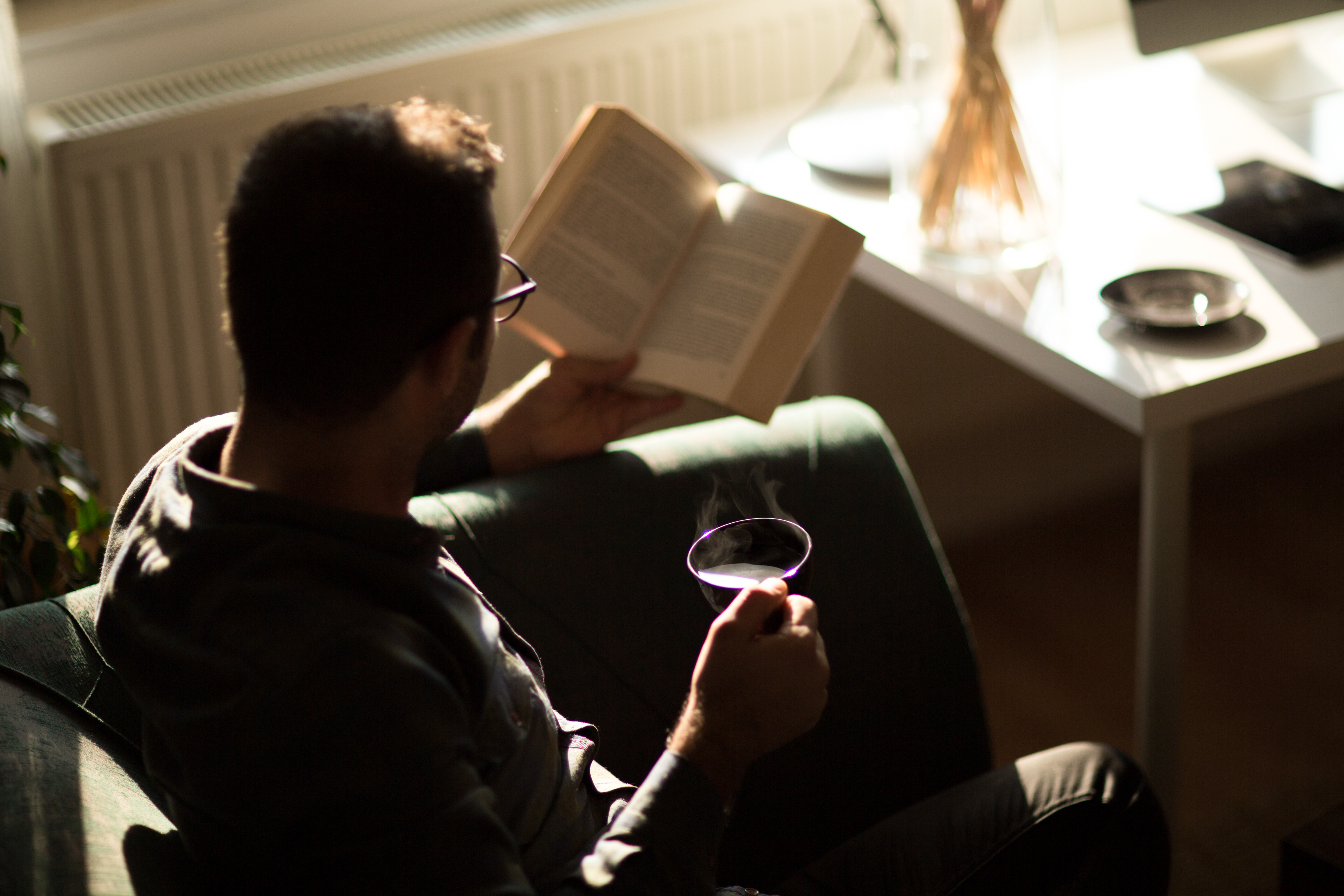 Leggere in una stanza buia