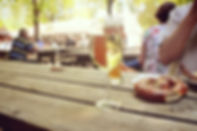 Bretzel und Getränke