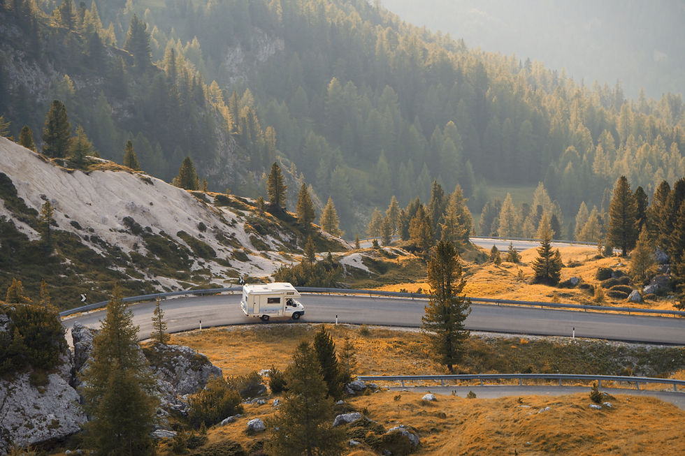 Viaje por la carretera de montaña