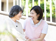 高齢者女性とおしゃべり