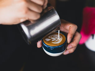 “…so lang braucht ein Cappuccino.” – Warum Warten beim Bohnenmeister Kaßberg Qualität bedeutet