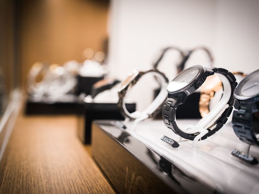 The Art of Gifting: Selecting the Perfect Watch or Jewelry Piece